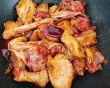 Hình bước làm 2 của món Gà Kho Cà Ri