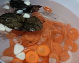 Foto langkah ke 2 dari resep Sayur bening daun kelor.