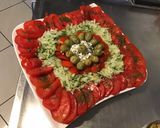 Une image de l'étape 7 de Salade de tomates, courgette, olives, feta et persil.