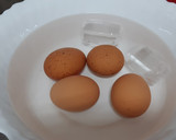 Foto del paso 1 de la receta: Huevos rellenos de aguacate y atún