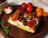 Foto del paso 5 de la receta: 🍅 🫒🧄 🍞 Bruschetta con ricota olivas negras y tomate cherry dorados a la sartén 🍞🧄🫒🍅