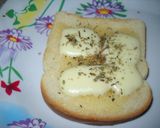 Foto del paso 4 de la receta: Queso ranchero y rulos de jamón sobre tostadas enmantecadas