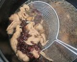 A picture of step 2 of Riceberry Rice Porridge with Chicken Thigh.