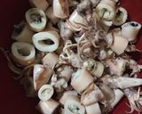 Foto langkah ke 1 dari resep Tumis cumi & tempe cabe hijau.
