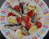 Foto del paso 5 de la receta Ensalada de sardinas con tomate y huevo duro