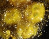 A picture of step 4 of Aalu chops.