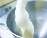 Foto langkah ke 3 dari resep Roti sosis keju ala bakery korea. Bahan roti cuma 3 macam.