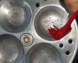 A picture of step 4 of Suji ki Idli.