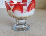 Une image de l'étape 1 de Dessert express à la fraise.