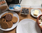 Foto del paso 1 de la receta: Tarta de queso light con gelatina de chocolate y pistachos