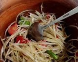 รูปขั้นตอนการทำที่ 3 ของ ส้มตำปูปลาร้า