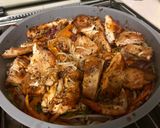 Foto del paso 3 de la receta: Pollo a la barbacoa en colchón de vegetales! Fácil y rápido! Muy sabroso😋