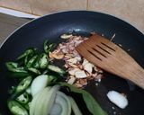 Foto langkah ke 3 dari resep Cumi asin cabe ijo.