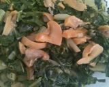 A picture of step 5 of #charityrecipe. Spinach with mushrooms.