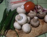 Foto langkah ke 1 dari resep Tumis Jamur Tahu Cabe Hijau.