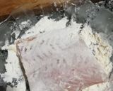 Foto del paso 2 de la receta: Brótola a la Meunière con crema de limón y papas saborizadas
