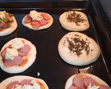 Foto langkah ke 8 dari resep Pizza Mini.