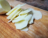 Foto del paso 1 de la receta: Tortilla de patatas con cebolla al microondas