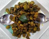 A picture of step 3 of Roasted bhindi masala.