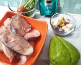 Foto langkah ke 1 dari resep Patin Bumbu Kuning.