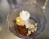 Une image de l'étape 2 de Sauce salade crémeuse moutarde tomate cumin.