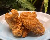 Foto langkah ke 8 dari resep Ayam Goreng Krispi (Fried Chicken ala KFC / MCD) | Dalemnya juicy banget.