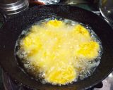 A picture of step 4 of Besan Kadhi Pakoras.