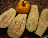 Foto del paso 2 de la receta: Ensalada de pimientos, berenjenas y calabacines al horno