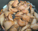 Foto del paso 3 de la receta: Pollo con Nata y champiñones