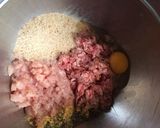 Foto del paso 1 de la receta: Patacón pisa’o / hamburguesa de pollo y salchichas de cerdo
