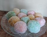 A picture of step 6 of Coconut laddou.