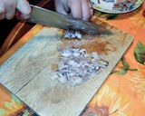 Foto del passaggio 1 della ricetta Calamari ripieni di salsiccia con salsa piccante
