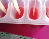 Foto del paso 2 de la receta: Polos de sandía kiwi y yogur (helado)