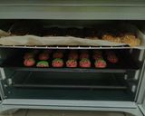 Foto langkah ke 5 dari resep Strowberry Cookies.