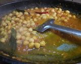 A picture of step 2 of Punjabi Kabuli chana masala.