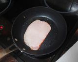 Foto del paso 3 de la receta: Bocadillo de lomo con tortilla francesa, tomate asado y alioli