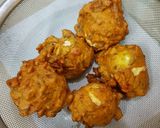 A picture of step 4 of Egg pakoda.