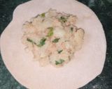 A picture of step 2 of Aloo paratha.