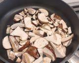 Foto del passaggio 1 della ricetta Ricciola ai funghi porcini