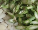 Foto del paso 1 de la receta: Orzo vegano con espárragos y limón