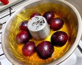 Foto del paso 1 de la receta: Torta invertida de ciruelas