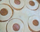 A picture of step 2 of Sweeten donuts.