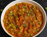 A picture of step 6 of Green peas curry.
