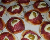 Foto del paso 7 de la receta: Pizzetas de jamón queso. queso azul y salame. Grace