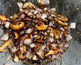 Gambar langkah 3 resipi Tengkuk ayam shitake pedas.