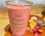 Foto langkah ke 3 dari resep Strawberry Banana Smoothies 🍓🍌.