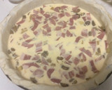Foto del paso 5 de la receta: Pastel hojaldrado carbonara con cebolla caramelizada🥓🍄