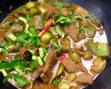 รูปขั้นตอนการทำที่ 6 ของ แกงกะทิตับหมูใส่มะเขือยาว