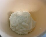 Une image de l'étape 3 de Gâteau au skyr abricots et groseilles (sucre glace et levure).