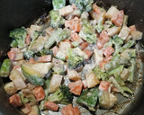 Foto del paso 3 de la receta: Crepa salada de vegetales 🥦🥕🥔